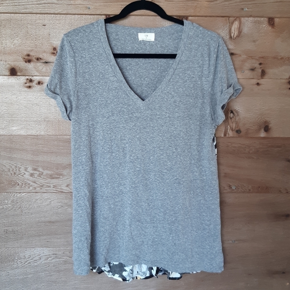 Tla Dorthea Button Back Tee Gray and Floral XSmall